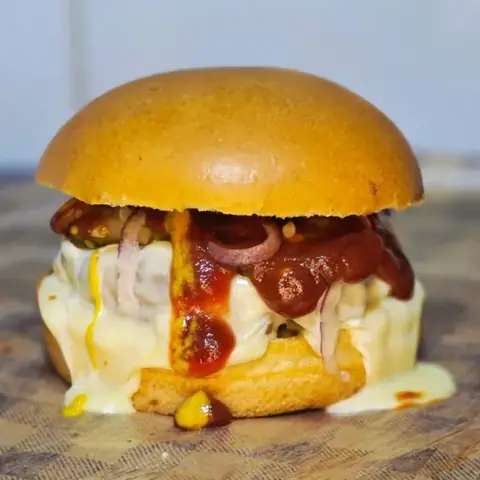 O Original com queijo derretido e ketchup